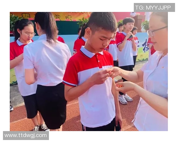 新城堡联青年队迎战奥林匹克全力争胜展现青春风采 新城堡联青年队迎战奥林匹克全力争胜展现青春风采