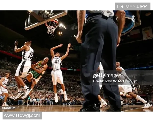 07年西部季后赛首战马刺与太阳激烈对决回顾与分析 07年西部季后赛首战马刺与太阳激烈对决回顾与分析