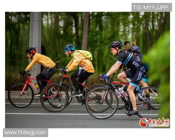 东川 公安全力护航2025我国青少年公路自行车联赛暨“大美青海”全省自行车联赛(西宁站)竞赛 东川 公安全力护航2025我国青少年公路自行车联赛暨“大美青海”全省自行车联赛(西宁站)竞赛